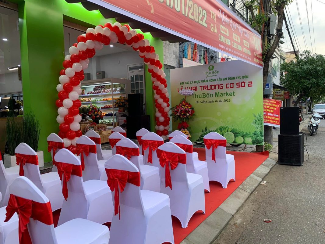 thi cong backdrop khai truong da nang 2022